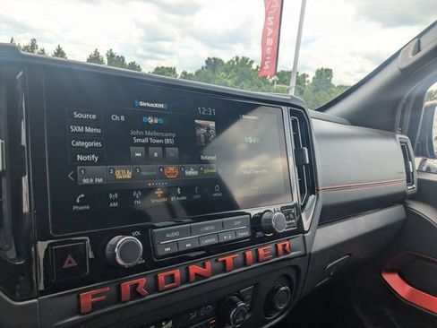 Used 2025 Nissan Frontier PRO-4X AWD/4WD image 22