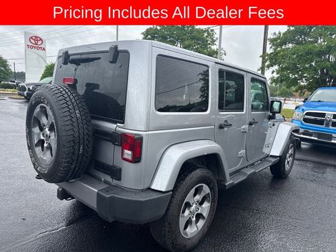 Used 2017 Jeep Wrangler Unlimited Sahara w/ Connectivity Group AWD/4WD image 4