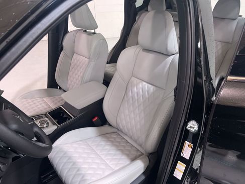 New 2025 Mitsubishi Outlander SEL image 11