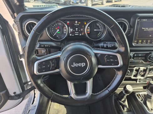 Used 2023 Jeep Wrangler Unlimited Sahara w/ Cold Weather Group AWD/4WD image 17