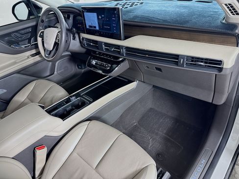 Used 2024 Lincoln Corsair Grand Touring image 37