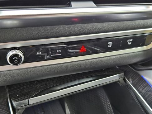 New 2026 BMW X6 xDrive40i w/ Climate Comfort Package image 22