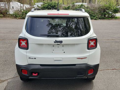 Certified 2022 Jeep Renegade Trailhawk AWD/4WD image 5