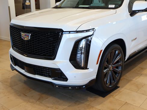Used 2025 Cadillac Escalade V image 6