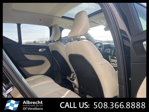 Used 2024 Volvo XC40 B5 Ultimate w/ Climate Package image 17