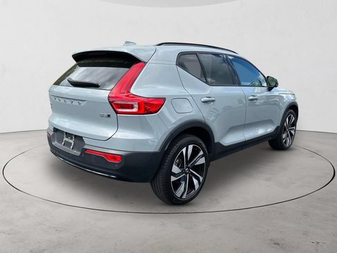Certified 2025 Volvo XC40 B5 Plus AWD/4WD image 5
