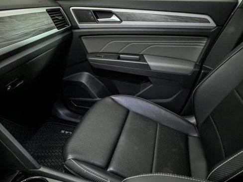 Certified 2022 Volkswagen Atlas Cross Sport SE image 21
