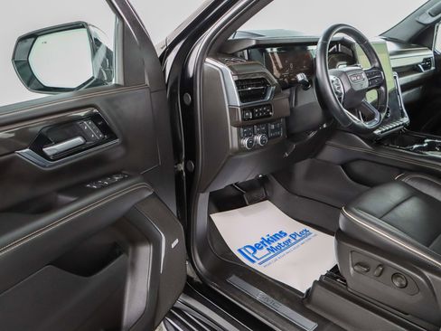 Used 2025 GMC Yukon XL Elevation w/ Elevation Premium Package image 3