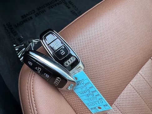 Used 2022 Audi e-tron Premium Plus image 48