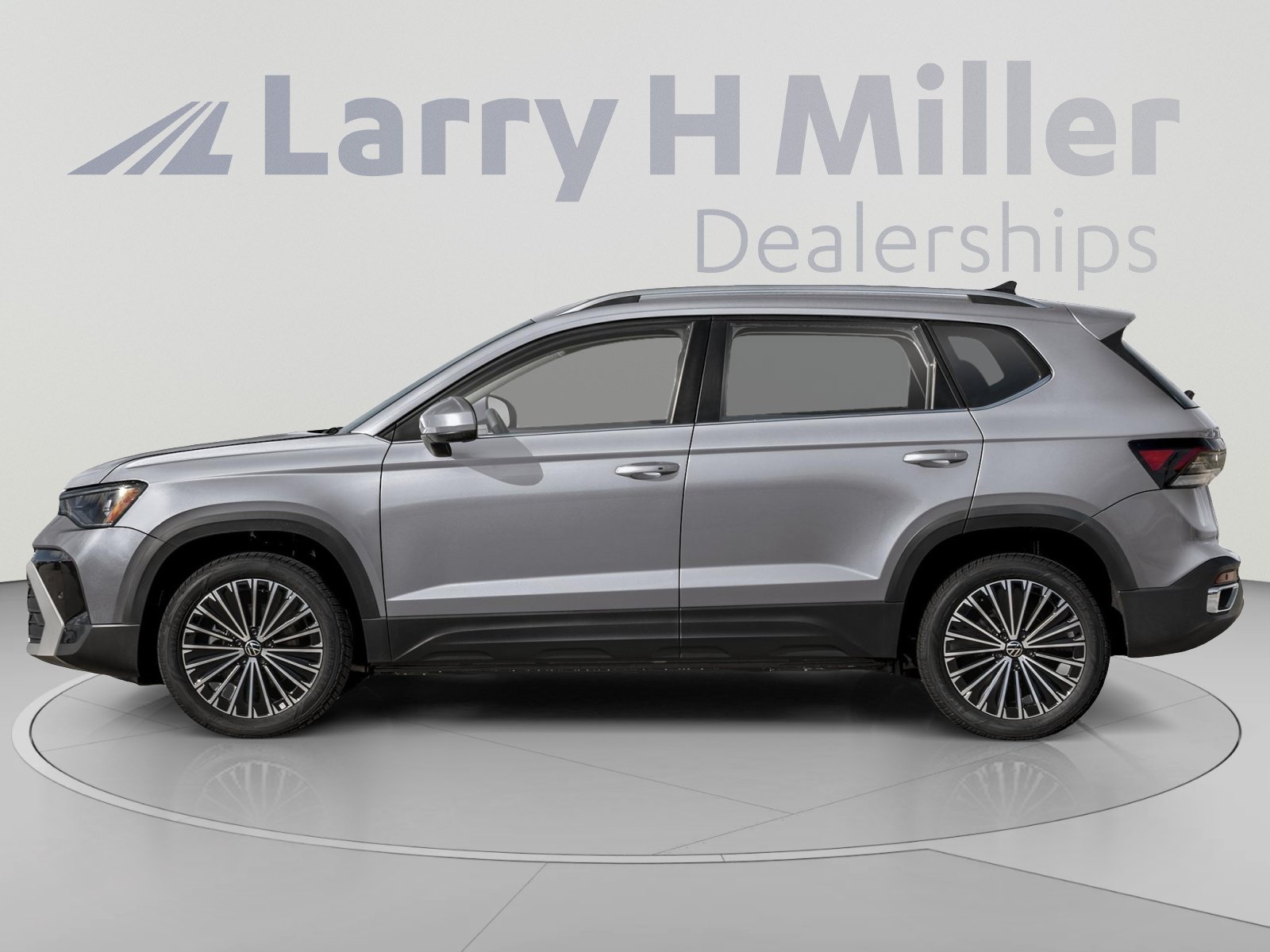 Used 2025 Volkswagen Taos SE w/ Panoramic Sunroof Package AWD/4WD image 3