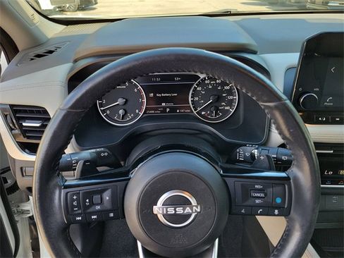 Used 2023 Nissan Rogue SL w/ SL Premium Package image 18