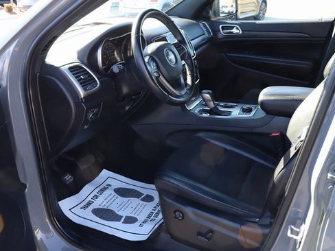 Used 2022 Jeep Grand Cherokee Laredo X image 12