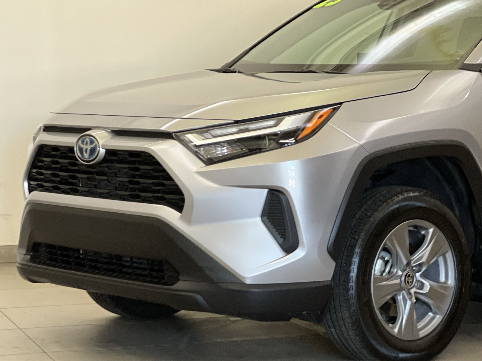 Used 2023 Toyota RAV4 XLE w/ Convenience Package AWD/4WD image 28