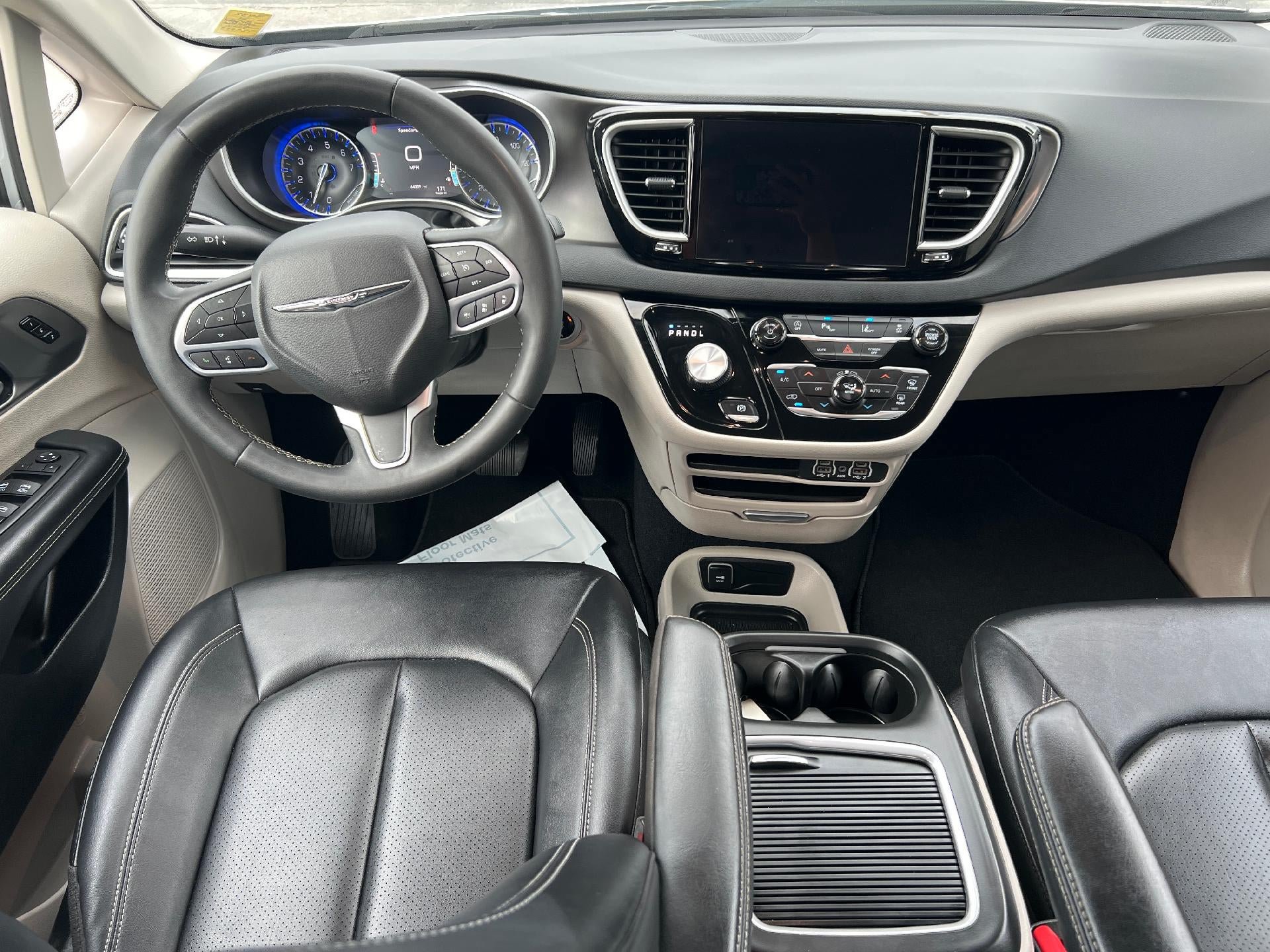 Used 2024 Chrysler Pacifica Touring-L FWD image 15