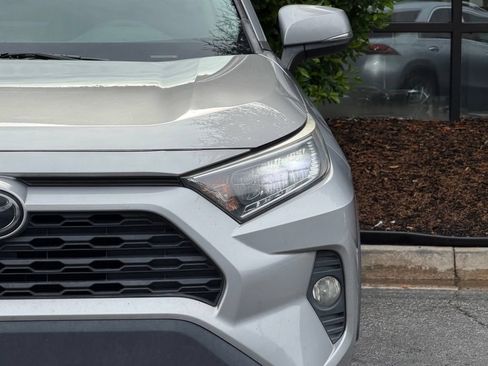 Used 2020 Toyota RAV4 XLE AWD/4WD image 5