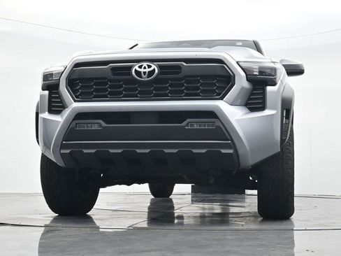 Used 2024 Toyota Tacoma TRD Off-Road image 25
