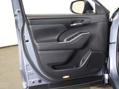 Used 2021 Toyota Highlander XLE image 25