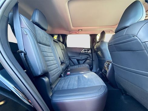 New 2025 Mitsubishi Outlander SE image 30