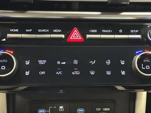 Used 2025 Hyundai Tucson Limited AWD/4WD image 18