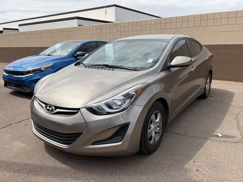 Used 2015 Hyundai Elantra SE FWD image 4