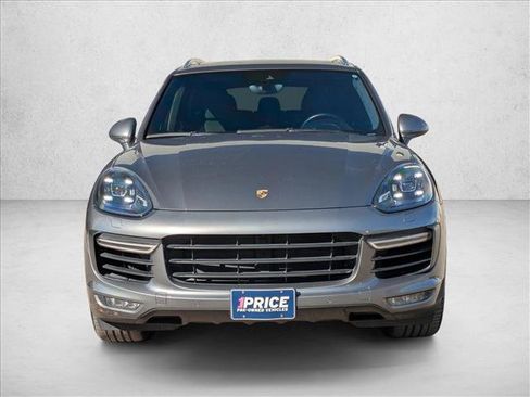 Used 2017 Porsche Cayenne Turbo image 2
