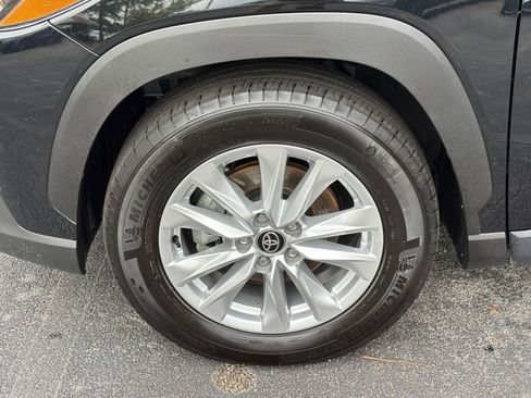 Used 2025 Toyota Corolla Cross LE image 30