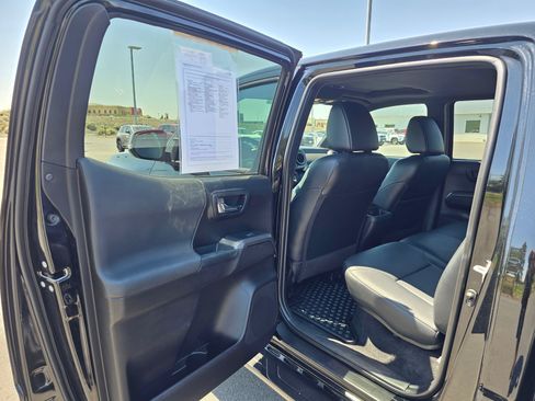 Used 2021 Toyota Tacoma TRD Off-Road AWD/4WD image 17
