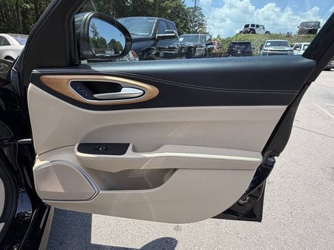 Used 2017 Alfa Romeo Giulia Ti w/ TI Lusso Light Wood Package RWD image 19