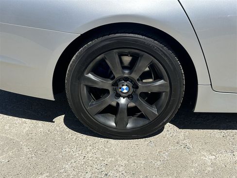 Used 2011 BMW 550i xDrive Sedan AWD/4WD image 24