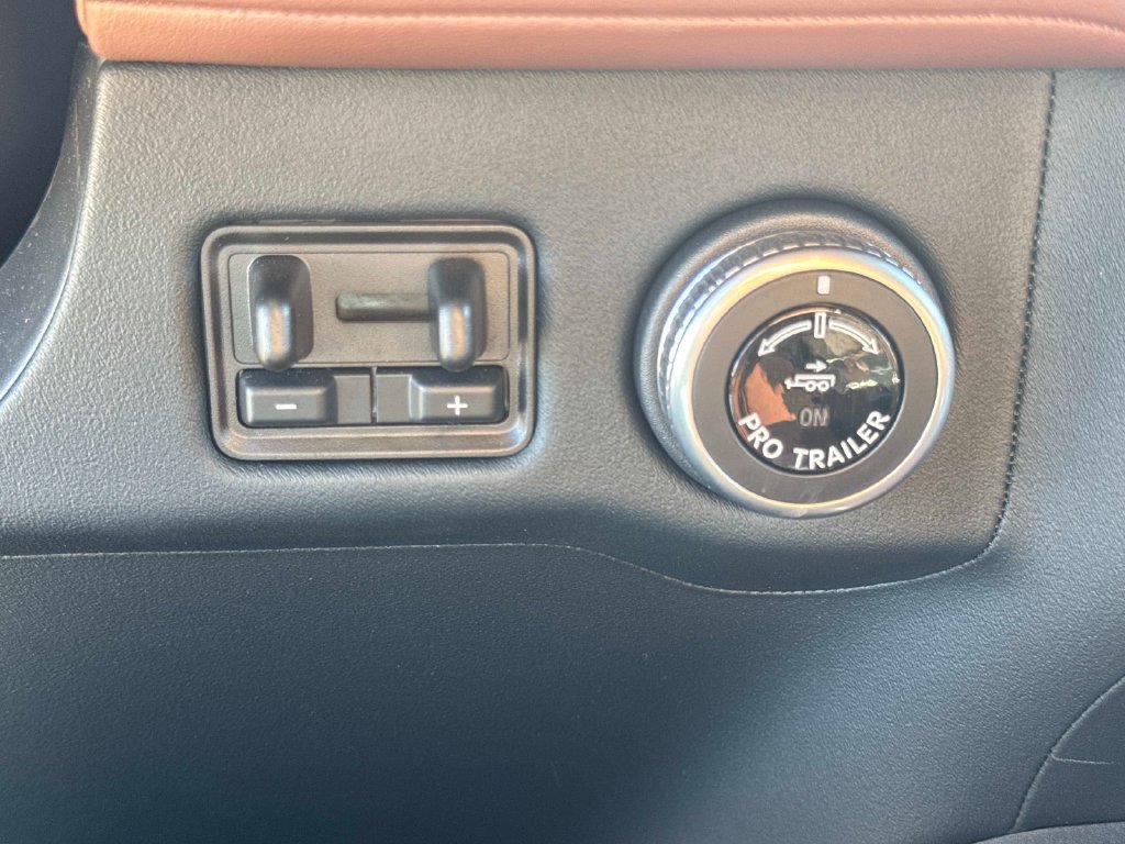 Used 2026 Lincoln Navigator Reserve AWD/4WD image 29