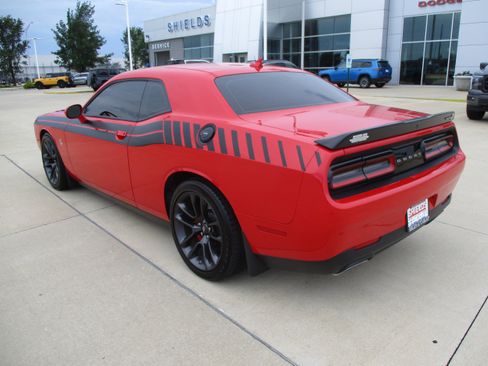 Used 2021 Dodge Challenger R/T Scat Pack RWD image 4