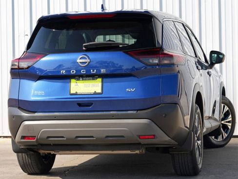 Used 2023 Nissan Rogue SV image 4