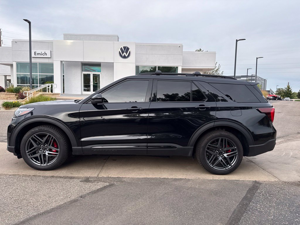 Used 2025 Ford Explorer ST AWD/4WD image 2