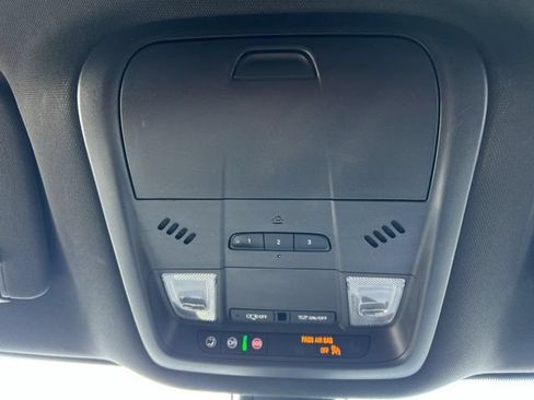 Used 2022 Buick Enclave Premium AWD/4WD image 51