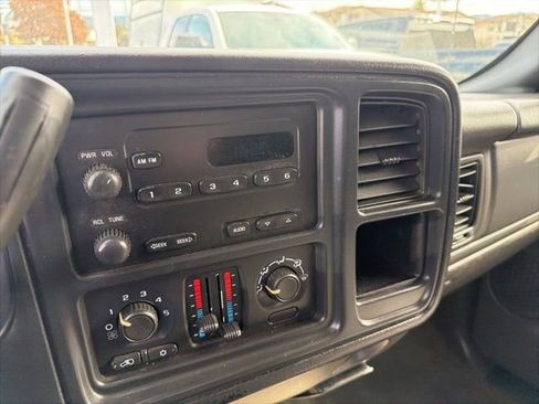 Used 2005 Chevrolet Silverado 1500 W/T image 17