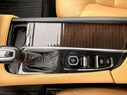 Used 2018 Volvo XC90 T6 Momentum w/ Convenience Package image 20