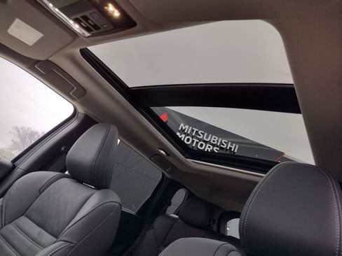 New 2026 Mitsubishi Outlander SE image 3