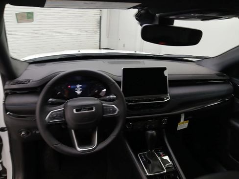 New 2026 Jeep Compass Latitude image 13