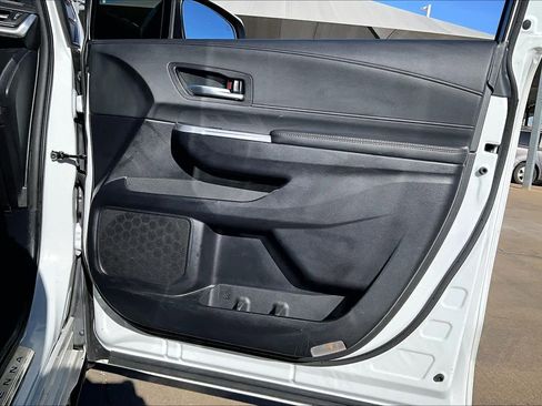 Used 2025 Toyota Sienna Platinum image 25