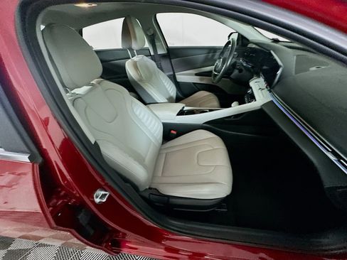 Used 2024 Hyundai Elantra Limited image 30