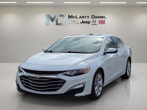 Used 2024 Chevrolet Malibu LT image 2