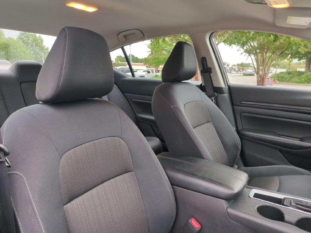 Used 2025 Nissan Altima 2.5 SV FWD image 32