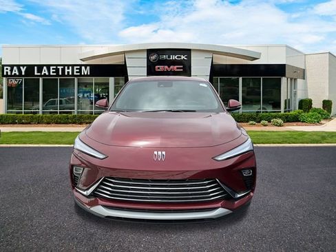 Used 2025 Buick Envista Preferred w/ Convenience I Package image 2