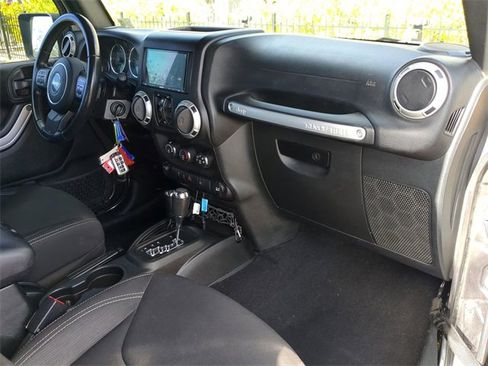 Used 2017 Jeep Wrangler Unlimited Sahara w/ Connectivity Group image 14