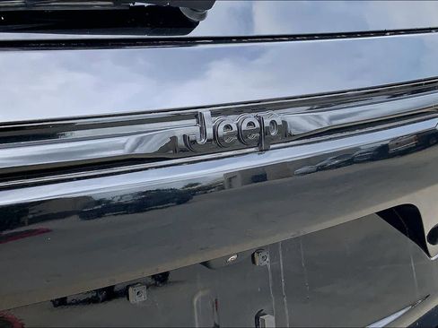 Used 2023 Jeep Grand Cherokee Altitude image 33