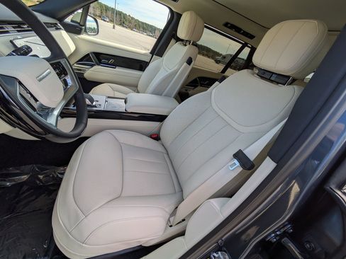 New 2026 Land Rover Range Rover Long Wheelbase SE image 19