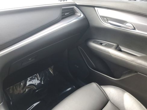 Used 2017 Cadillac XT5 Luxury w/ Driver Awareness Package image 21