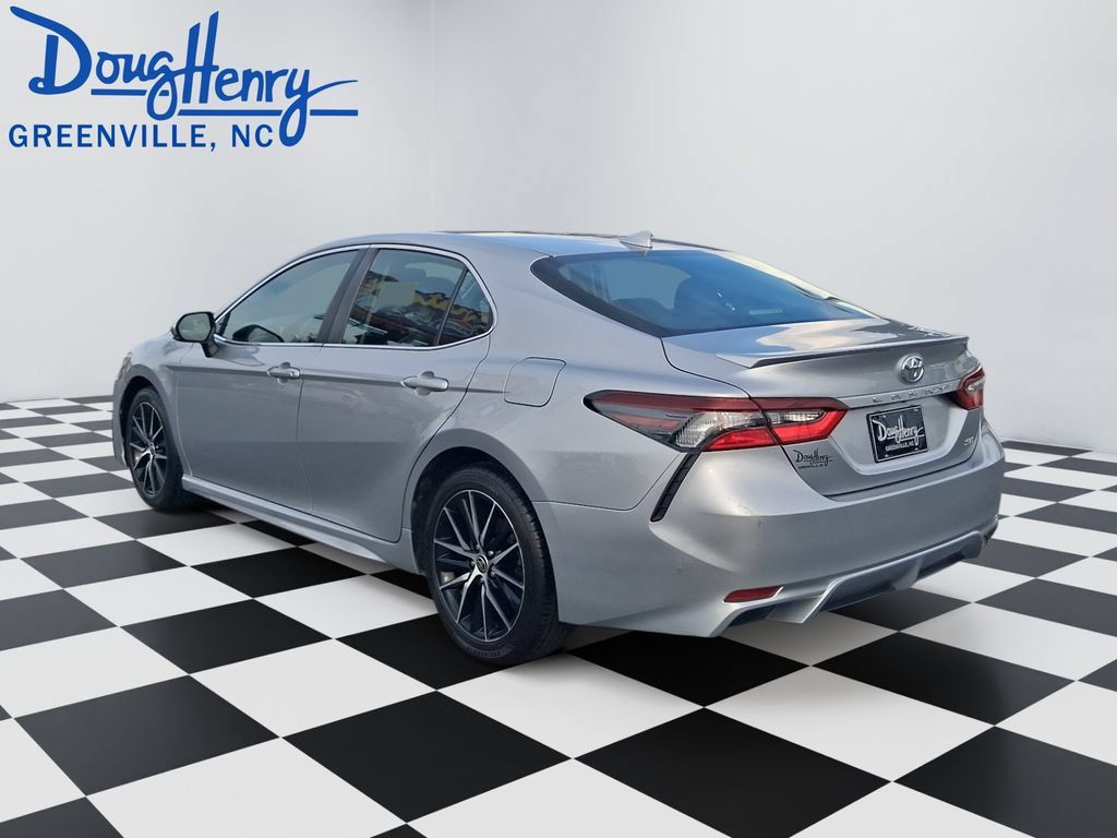 Used 2023 Toyota Camry SE w/ Convenience Package FWD image 3