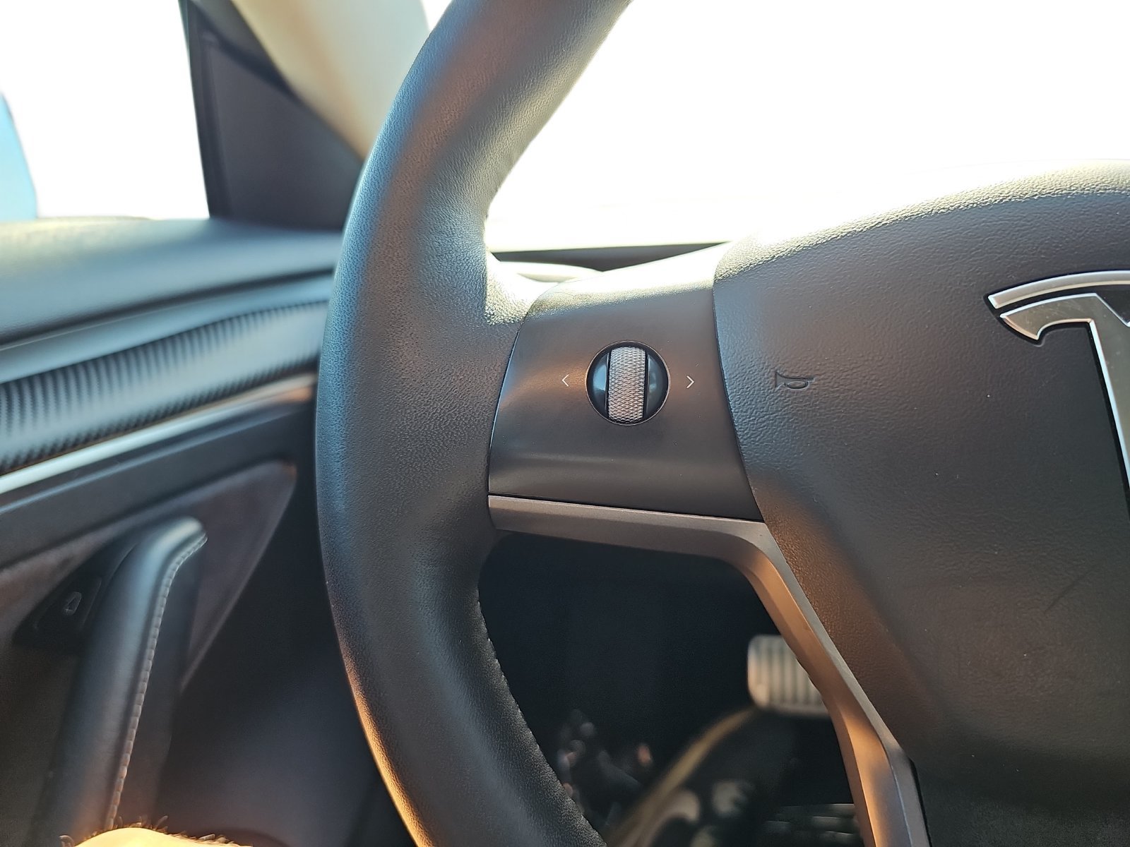 Used 2022 Tesla Model 3 Long Range AWD/4WD image 17