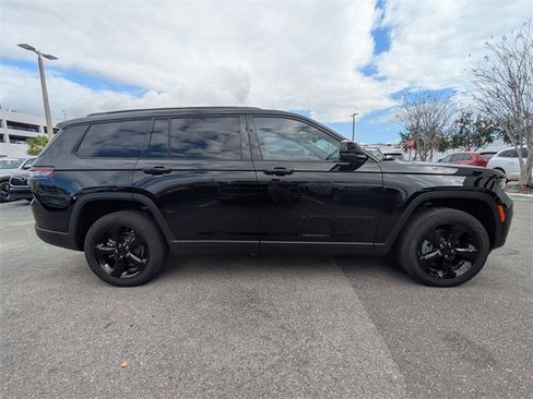 Used 2022 Jeep Grand Cherokee L Limited w/ Black Appearance Package image 2